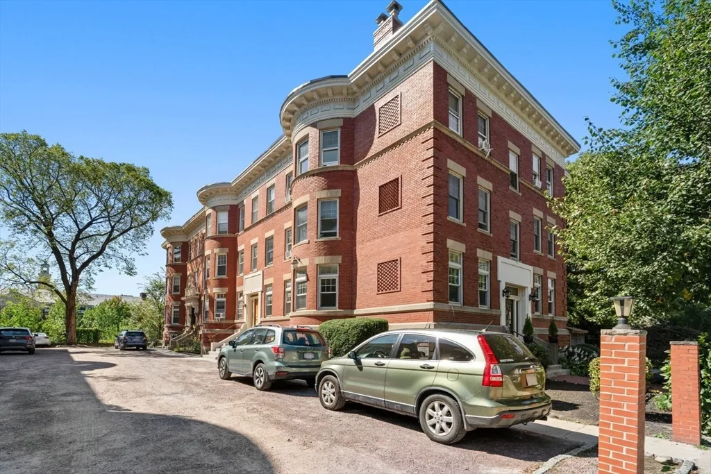 1 bed, 1 bath apartment for rent at 143 Longwood Ave Unit 1, Coolidge Corner — photo 6 of 8