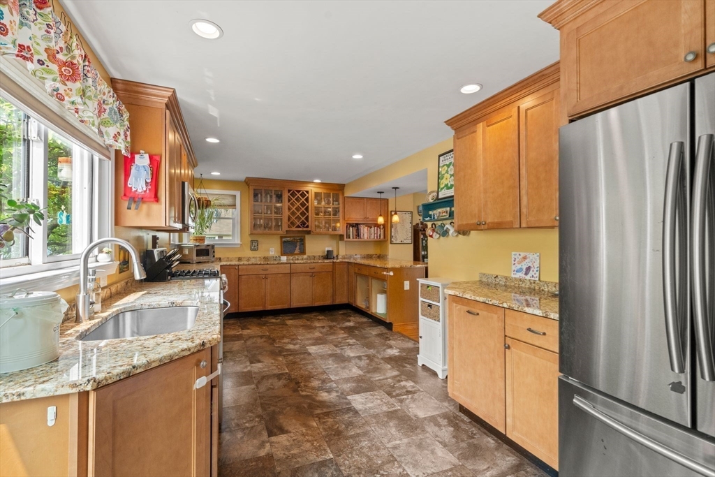 4 bed, 2 bath apartment for rent at 143 Morton St Unit R, Belle Isle — photo 4 of 24
