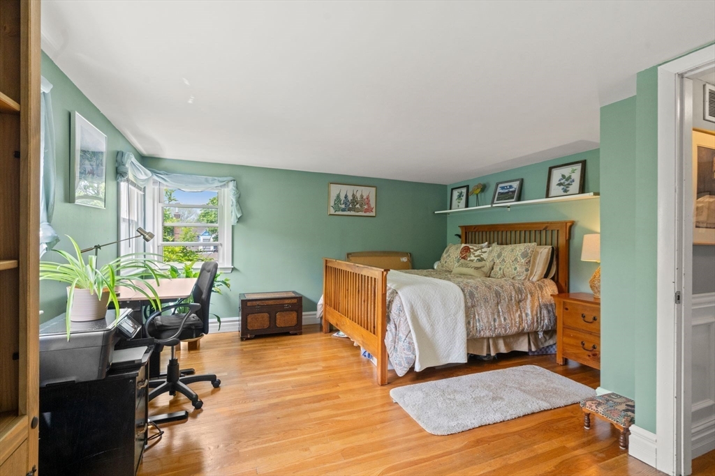 4 bed, 2 bath apartment for rent at 143 Morton St Unit R, Belle Isle — photo 11 of 24