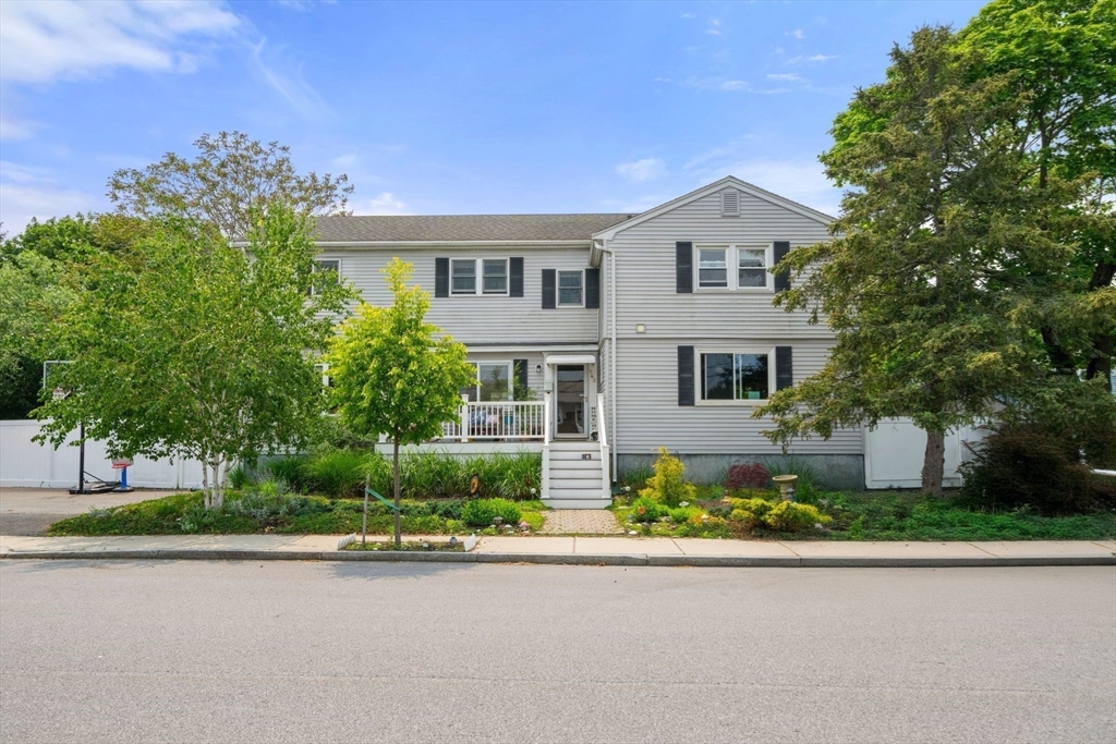 4 bed, 2 bath apartment for rent at 143 Morton St Unit R, Belle Isle — photo 1 of 24