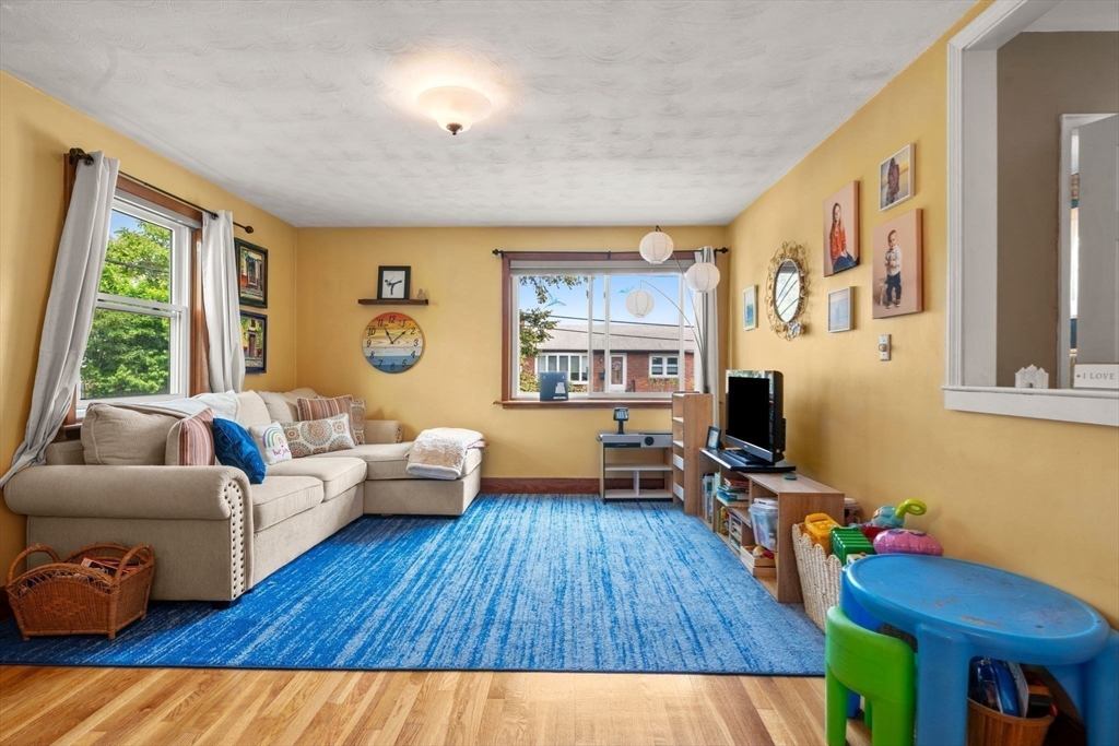 4 bed, 2 bath apartment for rent at 143 Morton St Unit R, Belle Isle — photo 6 of 24