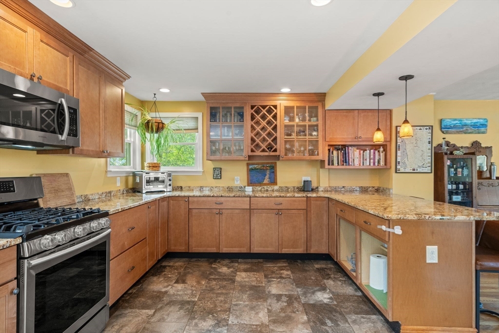 4 bed, 2 bath apartment for rent at 143 Morton St Unit R, Belle Isle — photo 2 of 24