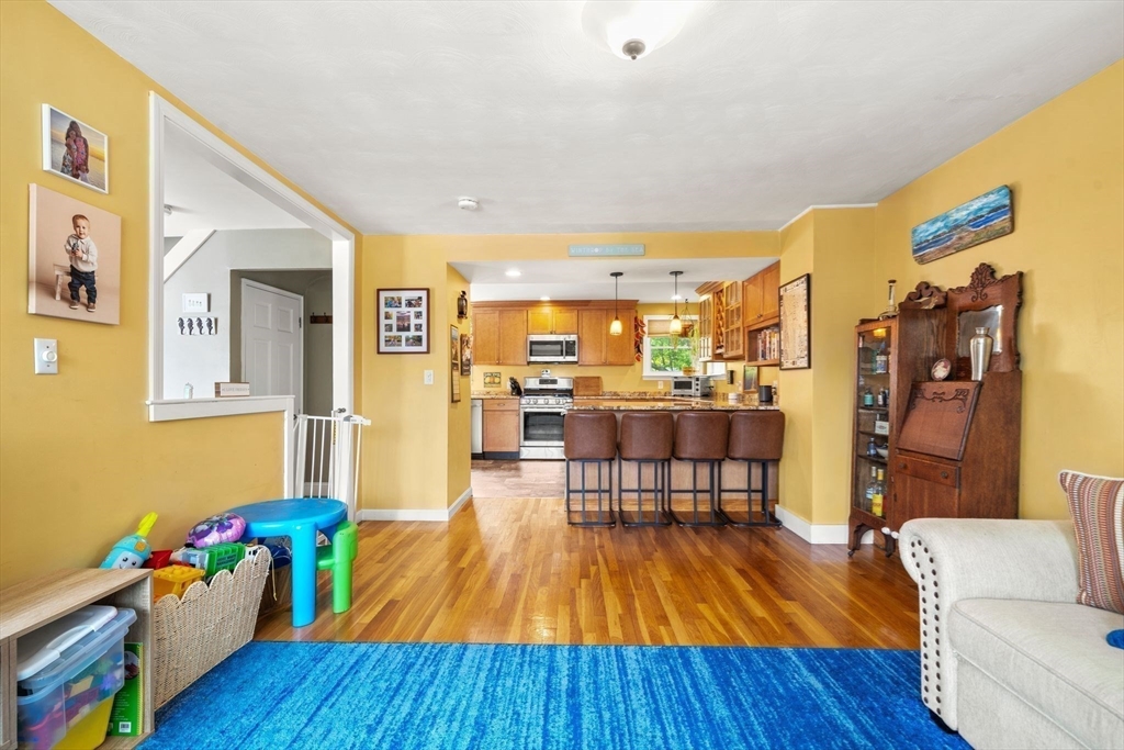 4 bed, 2 bath apartment for rent at 143 Morton St Unit R, Belle Isle — photo 5 of 24