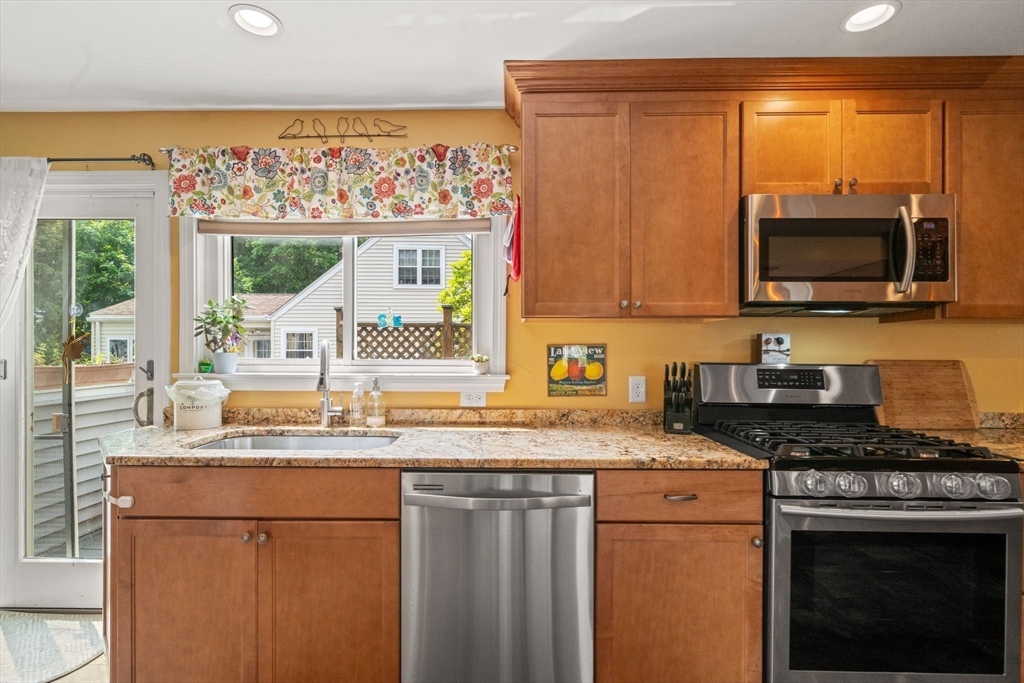 4 bed, 2 bath apartment for rent at 143 Morton St Unit R, Belle Isle — photo 3 of 24