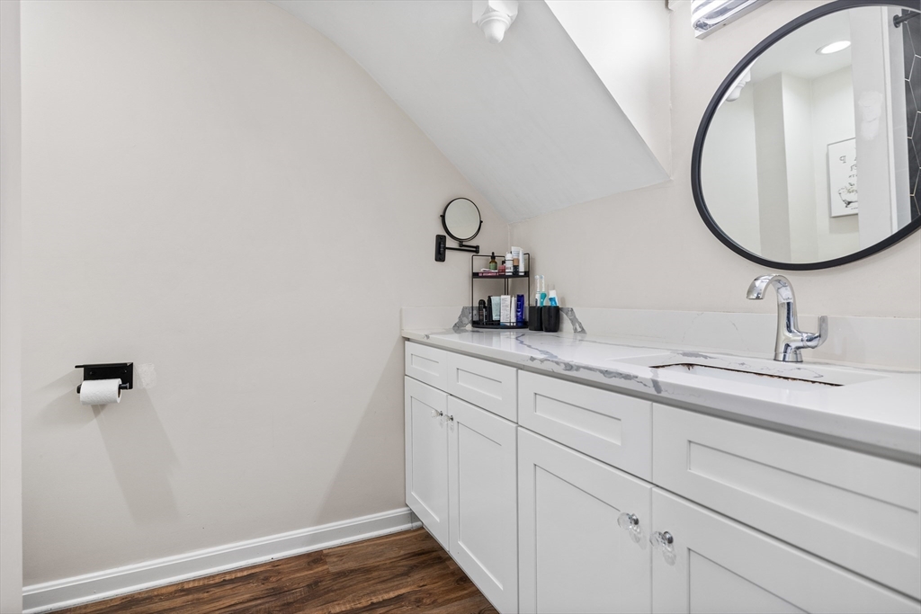 2 bed, 1 bath apartment for rent at 143 North St Unit 1, Salem — photo 9 of 14