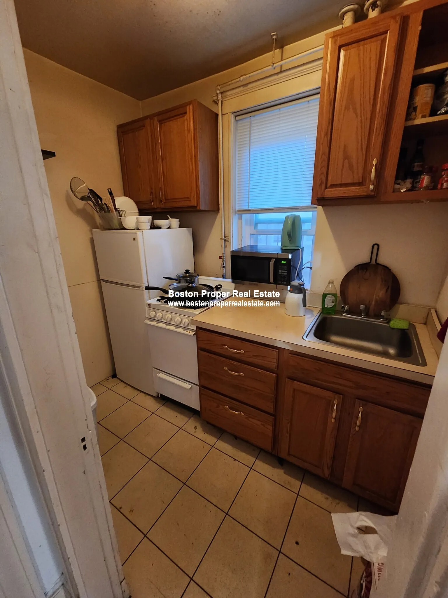 3 bed, 1 bath apartment for rent at 143 Park Dr Unit 16, Fenway — photo 3 of 6