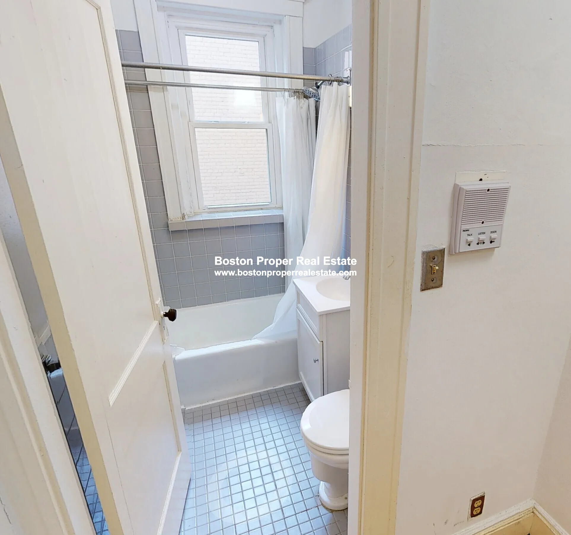 Studio bed, 1 bath apartment for rent at 143 Park Dr Unit 28, Fenway — photo 3 of 5