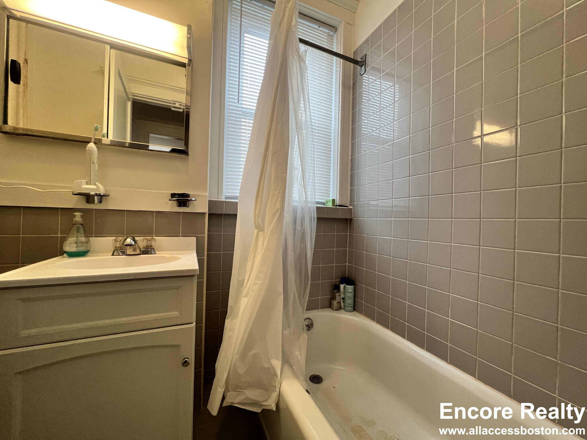 1 bed, 1 bath apartment for rent at 143 Park Dr Unit 39, Fenway — photo 4 of 7