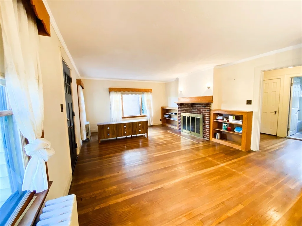 3 bed, 1 bath apartment for rent at 143 Shore Dr, Ten Hills — photo 3 of 17