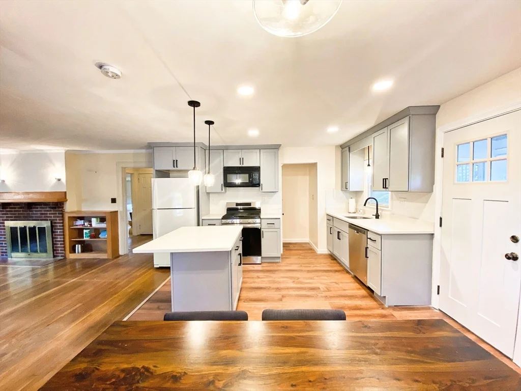 3 bed, 1 bath apartment for rent at 143 Shore Dr, Ten Hills — photo 8 of 17