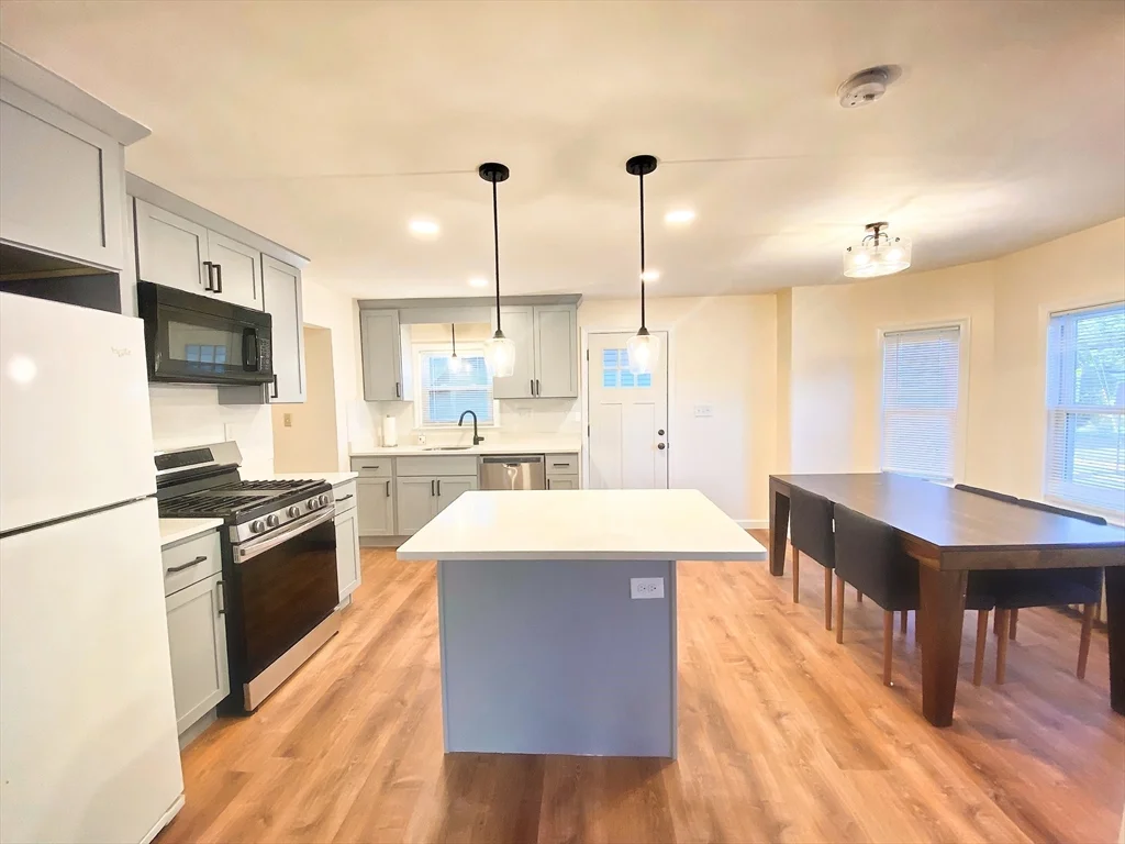3 bed, 1 bath apartment for rent at 143 Shore Dr, Ten Hills — photo 7 of 17
