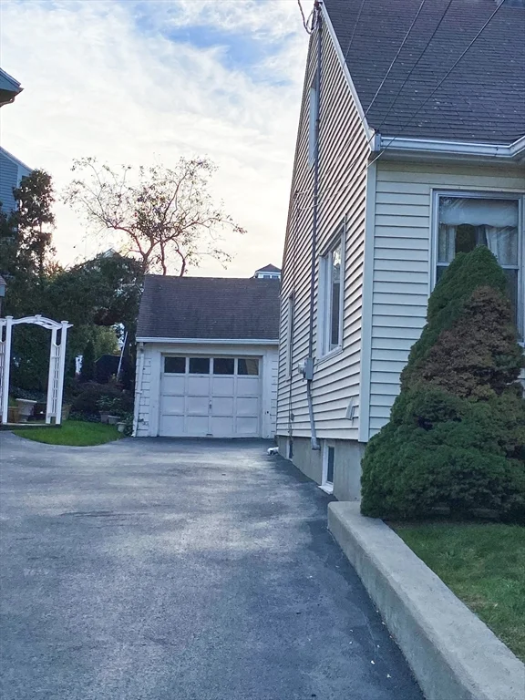 3 bed, 1 bath apartment for rent at 143 Shore Dr, Ten Hills — photo 14 of 17