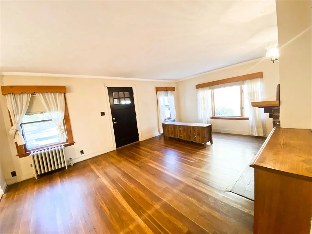 3 bed, 1 bath apartment for rent at 143 Shore Dr, Ten Hills — photo 2 of 17