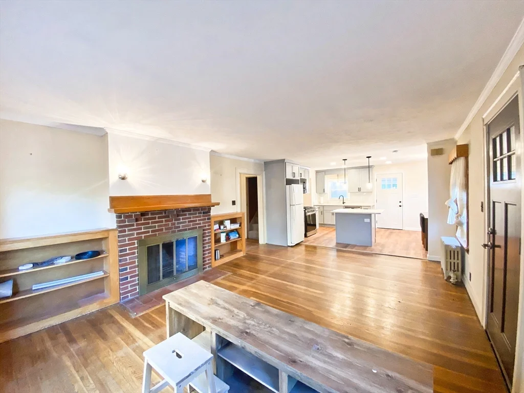3 bed, 1 bath apartment for rent at 143 Shore Dr, Ten Hills — photo 1 of 17