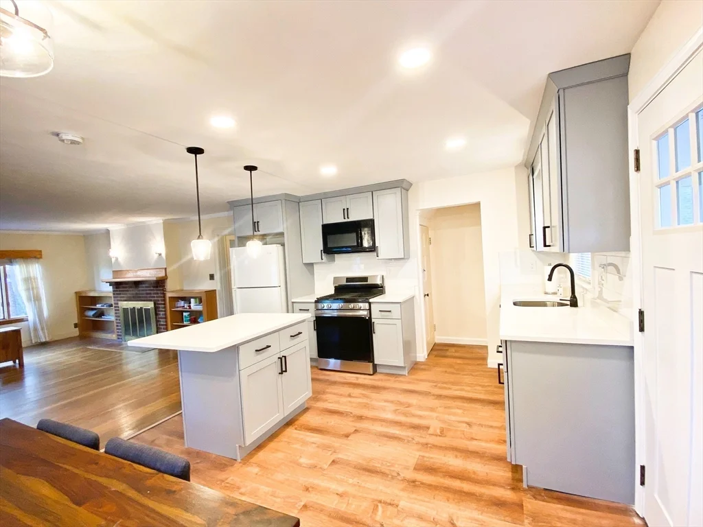 3 bed, 1 bath apartment for rent at 143 Shore Dr, Ten Hills — photo 9 of 17