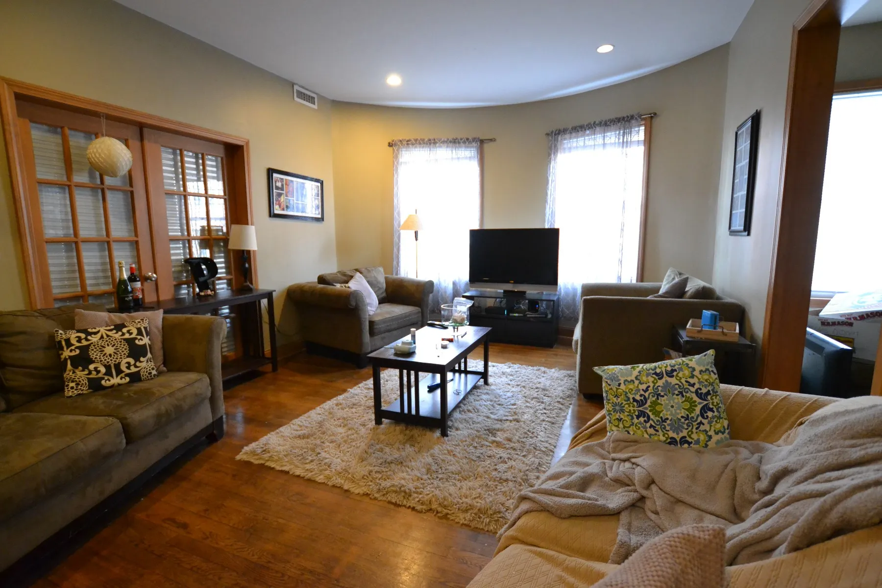 3 bed, 2 bath apartment for rent at 143 Sutherland Rd Unit 1, Brighton — photo 3 of 12