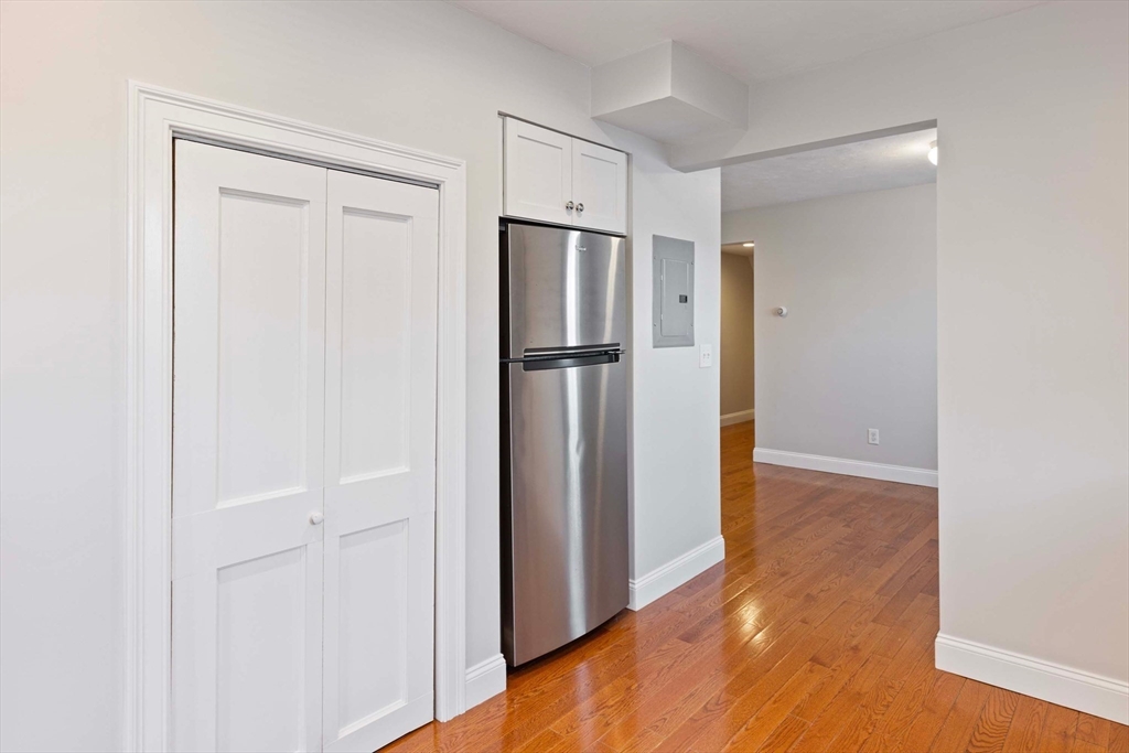 1 bed, 1 bath apartment for rent at 143 Village St Unit B, Medway — photo 6 of 17