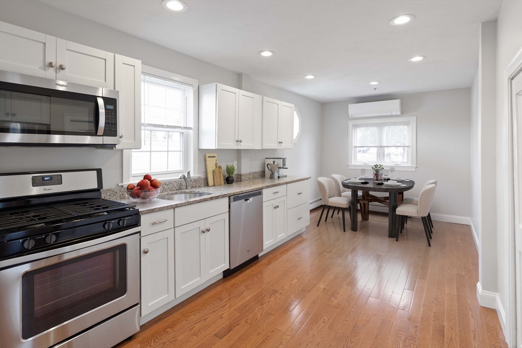 1 bed, 1 bath apartment for rent at 143 Village St Unit B, Medway — photo 5 of 17