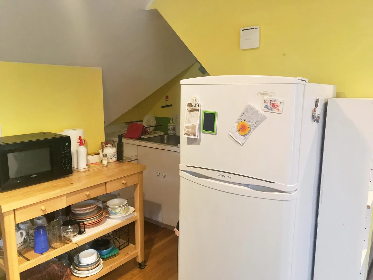 Studio bed, 1 bath apartment for rent at 143 Walnut St Unit Studio, Newtonville — photo 4 of 5
