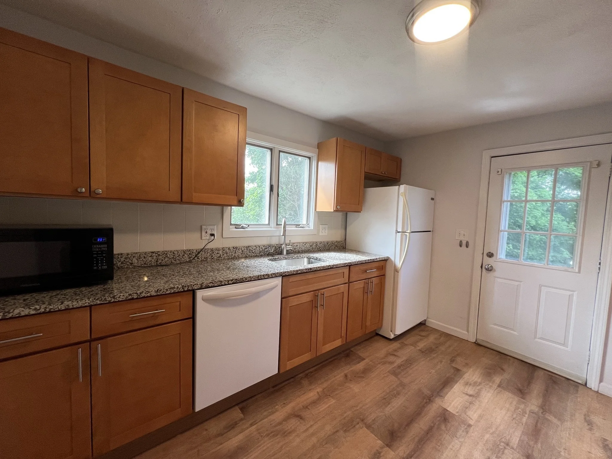 2 bed, 1 bath apartment for rent at 143 Washington Unit 2, Woburn — photo 3 of 12