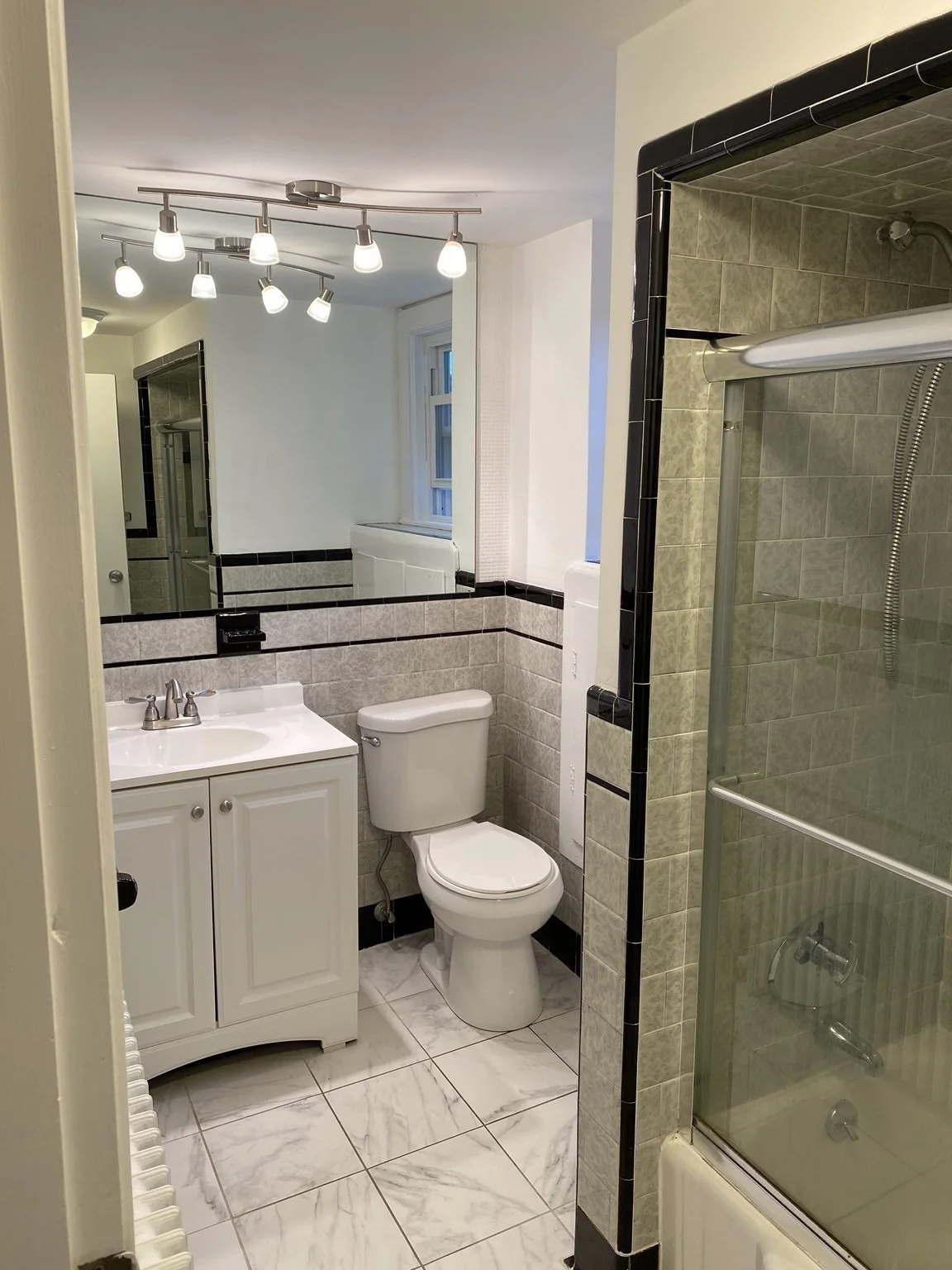 2 bed, 1 bath apartment for rent at 143 Washington Unit 2, Woburn — photo 6 of 12