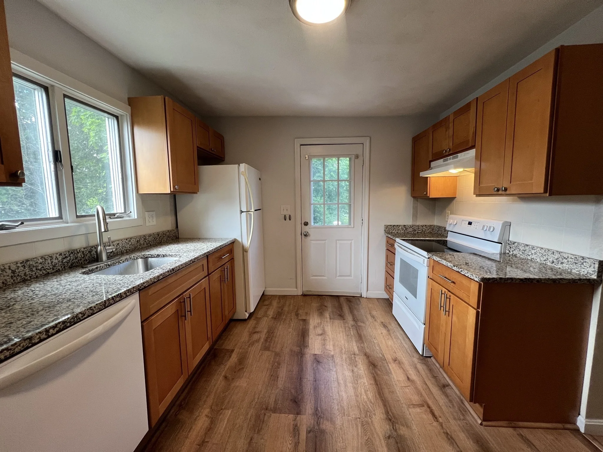 2 bed, 1 bath apartment for rent at 143 Washington Unit 2, Woburn — photo 2 of 12