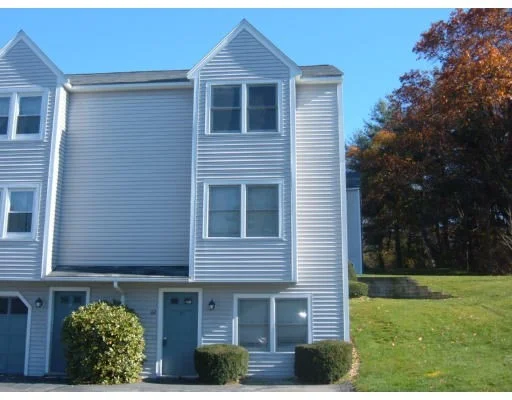2 bed, 1 bath apartment for rent at 1431 Pawtucket Blvd Unit 32, Pawtucketville — photo 1 of 2