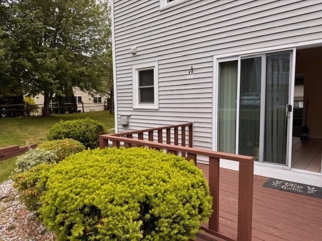 2 bed, 1 bath apartment for rent at 1431 Pawtucket Blvd Unit 32, Pawtucketville — photo 2 of 2