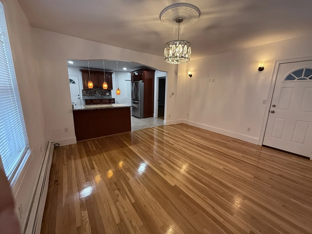 1 bed, 1 bath apartment for rent at 1433 River St Unit 1, Hyde Park — photo 4 of 7