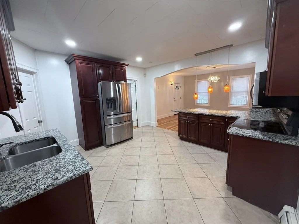 1 bed, 1 bath apartment for rent at 1433 River St Unit 1, Hyde Park — photo 2 of 7