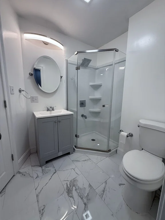 1 bed, 1 bath apartment for rent at 1433 River St Unit 1, Hyde Park — photo 6 of 7