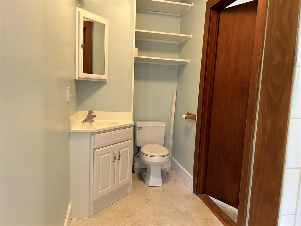 3 bed, 2 bath apartment for rent at 1437 Great Plain Ave Unit 1, Needham — photo 14 of 22