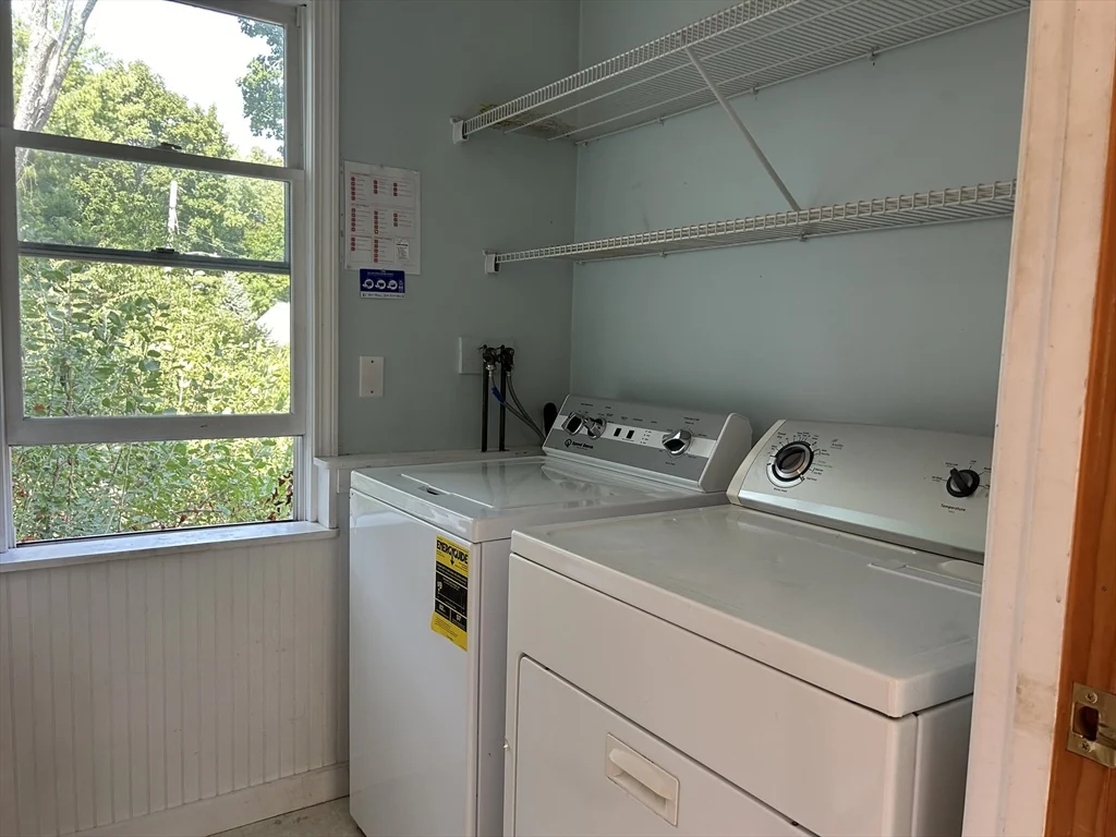 3 bed, 2 bath apartment for rent at 1437 Great Plain Ave Unit 1, Needham — photo 15 of 22
