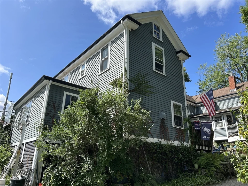 3 bed, 2 bath apartment for rent at 1437 Great Plain Ave Unit 1, Needham — photo 2 of 22