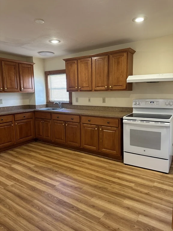 3 bed, 2 bath apartment for rent at 144 Auburn St, Auburn — photo 3 of 12