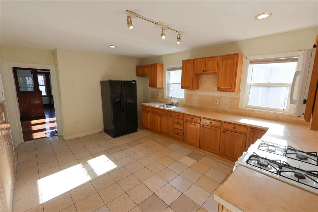 4 bed, 1 bath apartment for rent at 144 Blake St Unit 2, Hyde Park — photo 2 of 28
