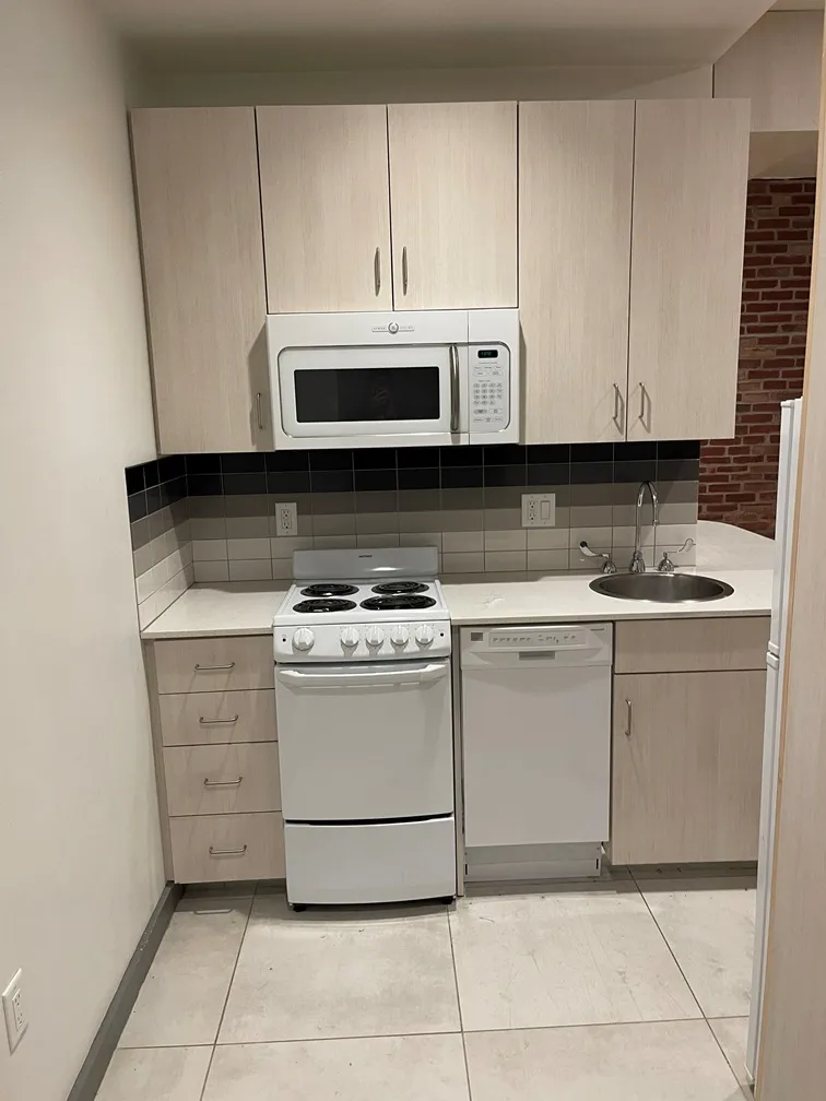 Studio bed, 1 bath apartment for rent at 144 Bowdoin St Unit 23, Boston Downtown — photo 2 of 12