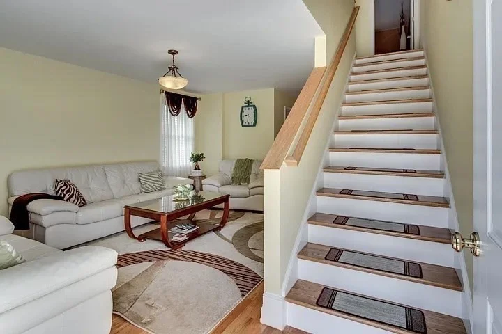 2 bed, 1 bath apartment for rent at 144 Bucknam St Unit 144, Everett — photo 2 of 11