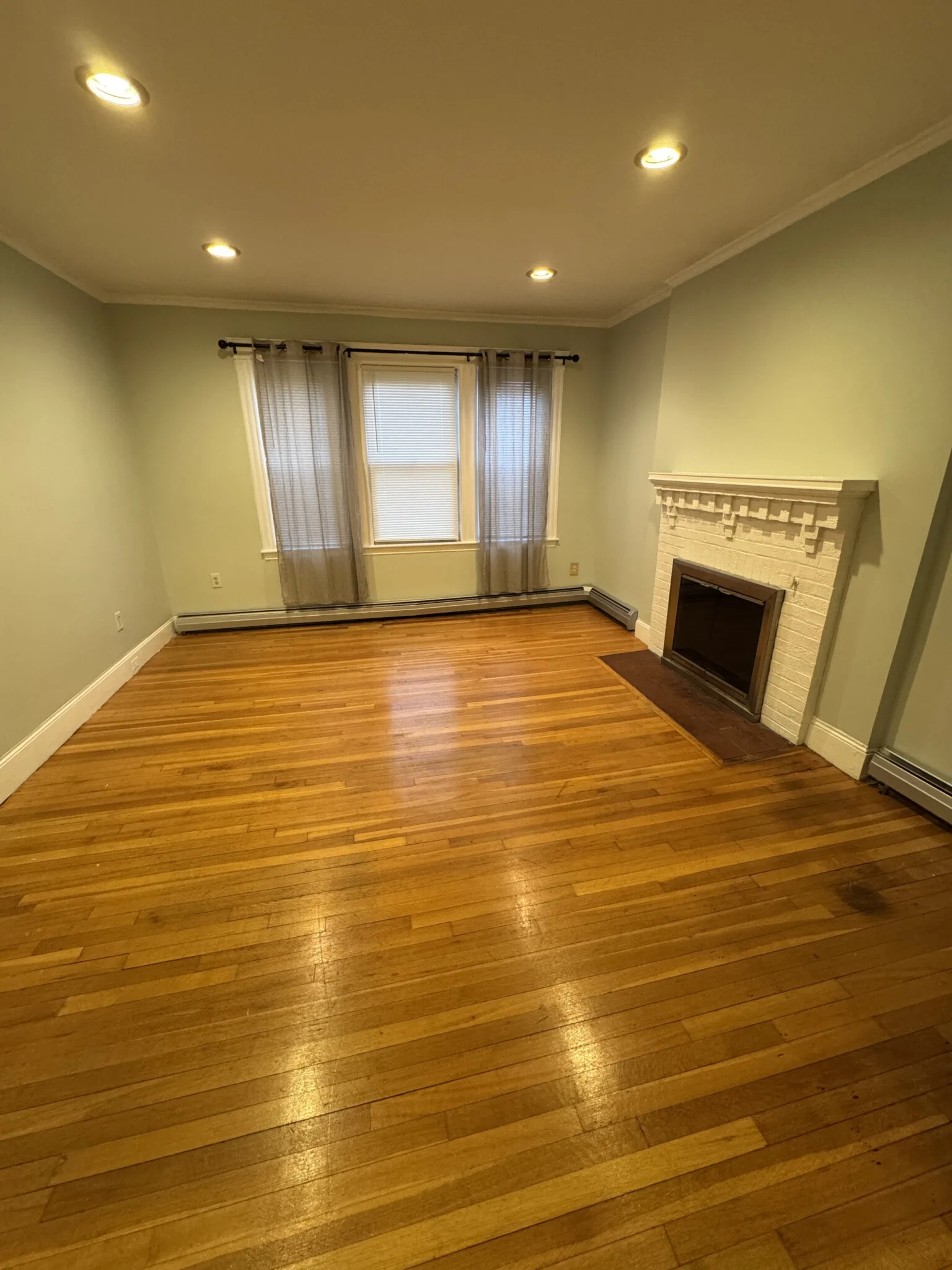 3 bed, 1 bath apartment for rent at 144 Columbia St Unit 1, Coolidge Corner — photo 6 of 10