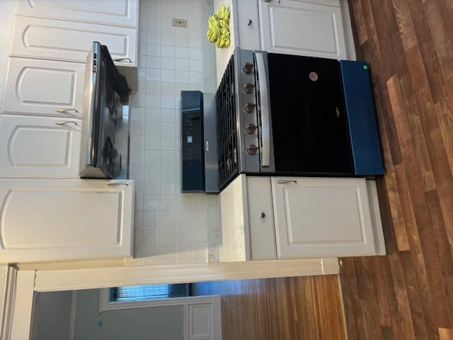 3 bed, 1 bath apartment for rent at 144 Columbia St Unit 1, Coolidge Corner — photo 5 of 10
