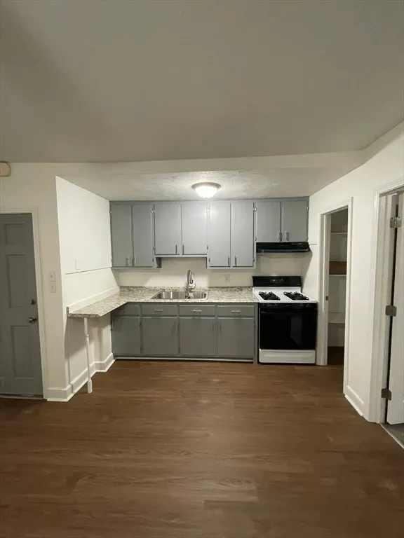 3 bed, 1 bath apartment for rent at 144 Columbia St Unit 2West, Fall River — photo 3 of 8