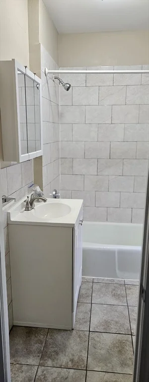 2 bed, 1 bath apartment for rent at 144 Columbia St Unit 3W, Fall River — photo 6 of 9