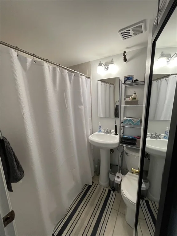 Studio bed, 1 bath apartment for rent at 144 Commonwealth Unit 9, Back Bay — photo 8 of 9
