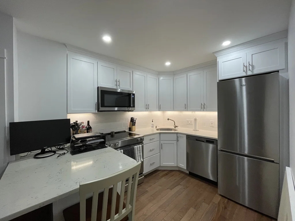 Studio bed, 1 bath apartment for rent at 144 Commonwealth Unit 9, Back Bay — photo 3 of 9