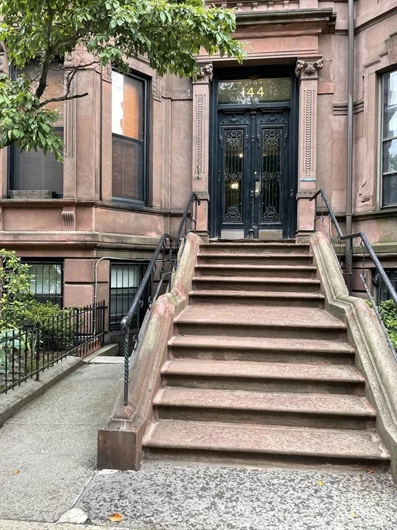 Studio bed, 1 bath apartment for rent at 144 Commonwealth Unit 9, Back Bay — photo 9 of 9