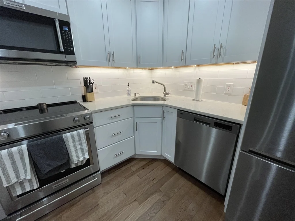 Studio bed, 1 bath apartment for rent at 144 Commonwealth Unit 9, Back Bay