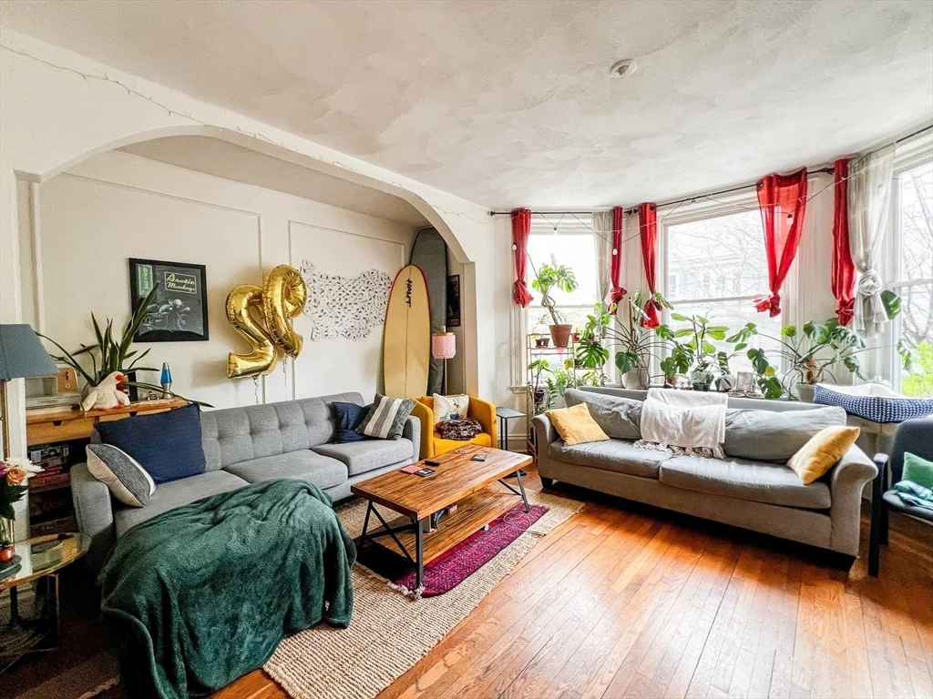 3 bed, 1 bath apartment for rent at 144 Coolidge St Unit 1, Coolidge Corner — photo 1 of 21