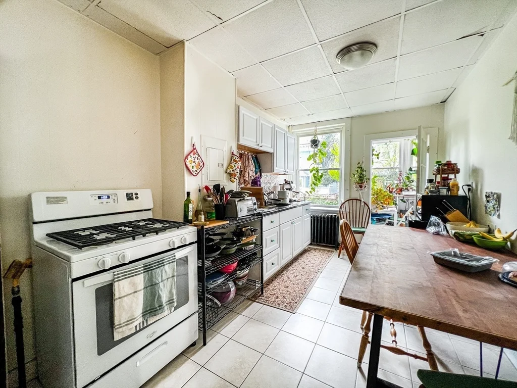 3 bed, 1 bath apartment for rent at 144 Coolidge St Unit 1, Coolidge Corner — photo 11 of 21