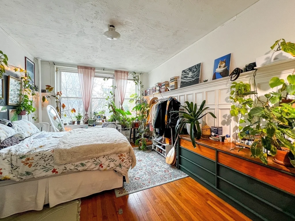 3 bed, 1 bath apartment for rent at 144 Coolidge St Unit 1, Coolidge Corner — photo 6 of 21