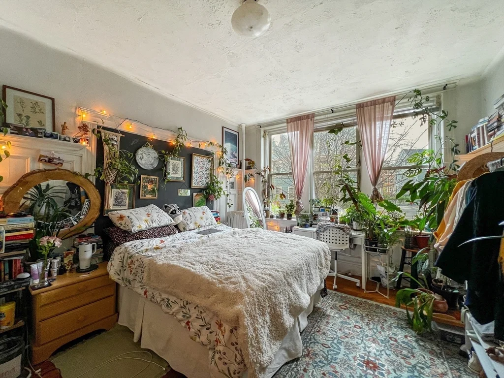 3 bed, 1 bath apartment for rent at 144 Coolidge St Unit 1, Coolidge Corner — photo 5 of 21